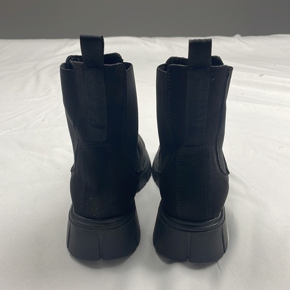 Zigi Soho Cameren black ankle boots.
Women's size 6. NWOT - Picture 5 of 6